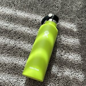 Hydroflask, 21 oz standard flex cap in seagrass